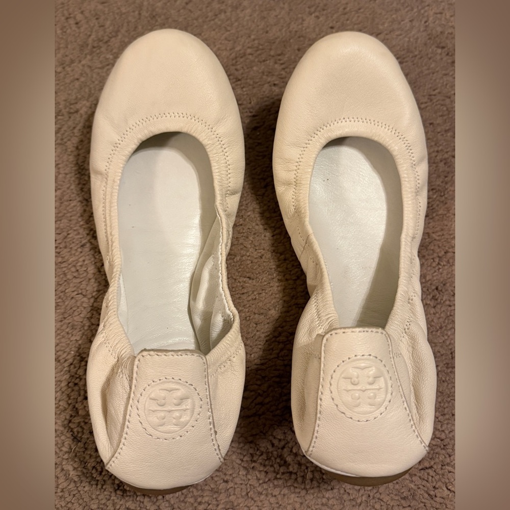 EUC Tory Burch Cream Ballet Flats Size 7.5